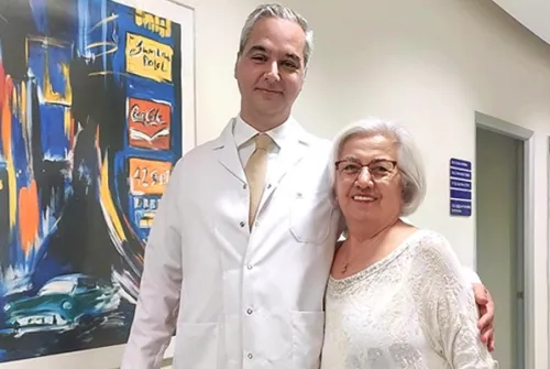Korkuları Hastaneye Gitmesine Engellese de 70 Yaşında Meme Kanserini Yenmeyi Başardı