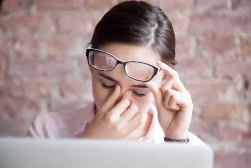 Uzun Süreli Bilgisayar Kullanımı Göz Sağlığını Tehdit Ediyor
