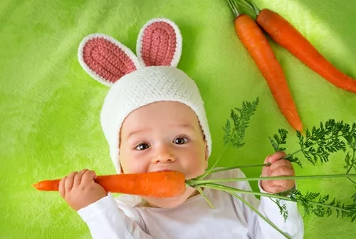 Yaz Aylarında Yenidoğan Bebekler ve Küçük Çocuklar Nasıl Beslenmeli?